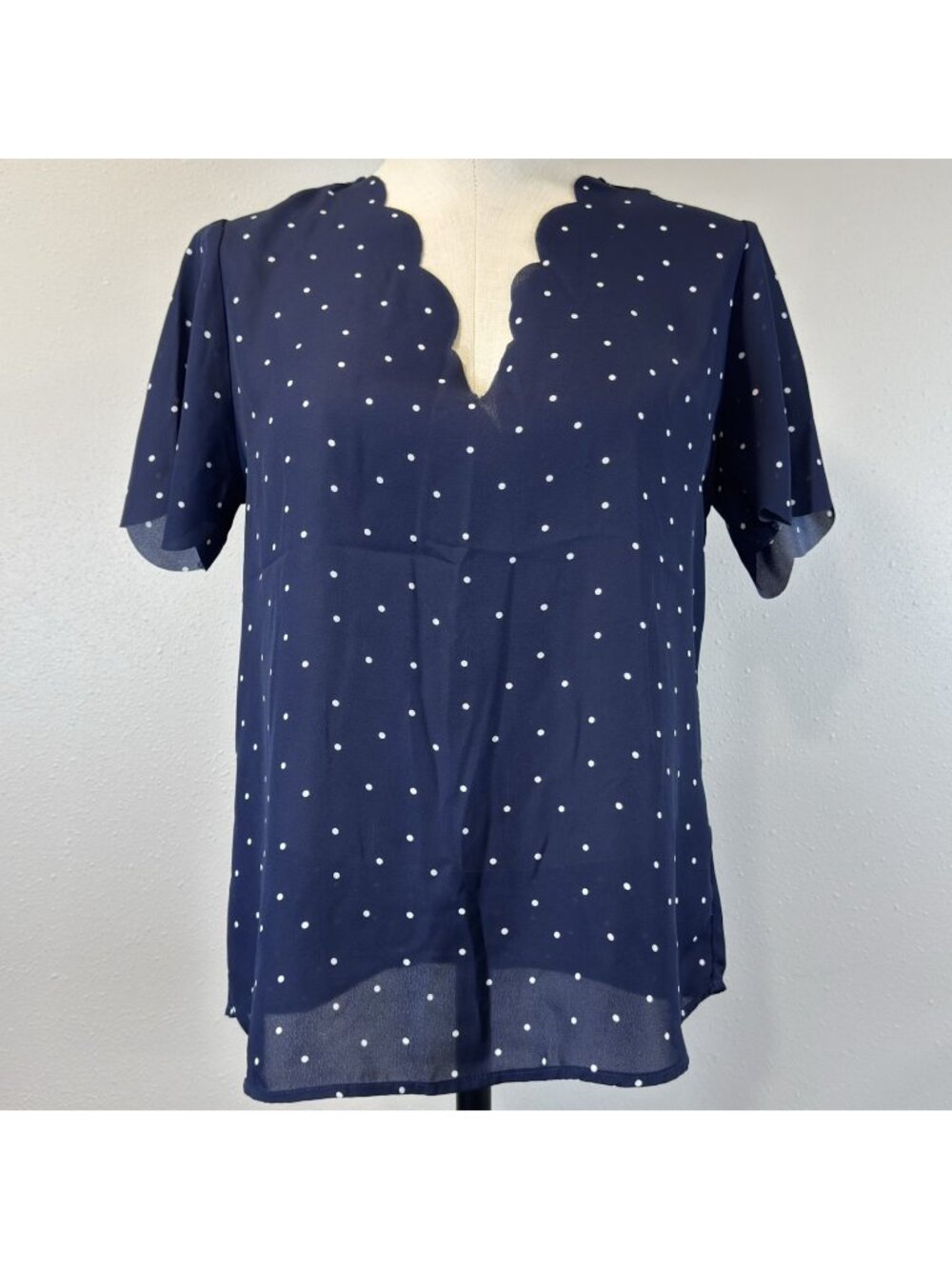 Nine Britton Blouse Womens Small Navy White Polka Dot Chiffon Scallop V-Neck Top